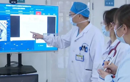 5G急診急救/5G音視頻遠(yuǎn)程會(huì)診天榮醫(yī)療-5G智慧化急救體系讓患者上車(chē)即入院！